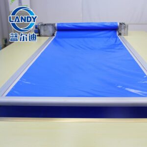 Couverture de piscine automatique montée sur terrasse